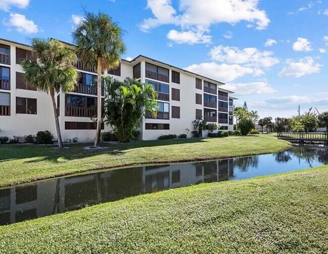 Hermosas vistas - 166 SE Saint Lucie Blvd Unidad 406