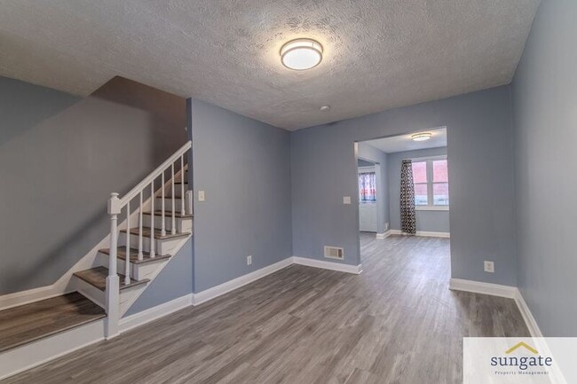 1504 Elrino St