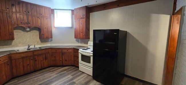 1003 5th St Unit 1003 Basement