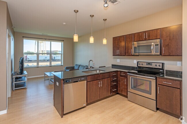 1BA, 1BA - 678SF