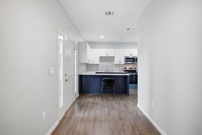 Photo - 611 Carpenter Ave Unit 201