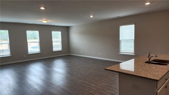 Photo - 400 Grey Falcon Ave