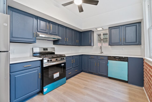 Building Photo - 4417 Davison St Rental