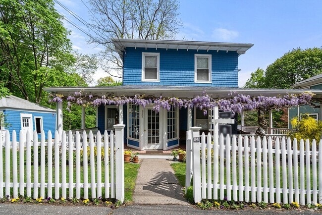 Building Photo - 133 Newtonville Ave Unit 2 Rental