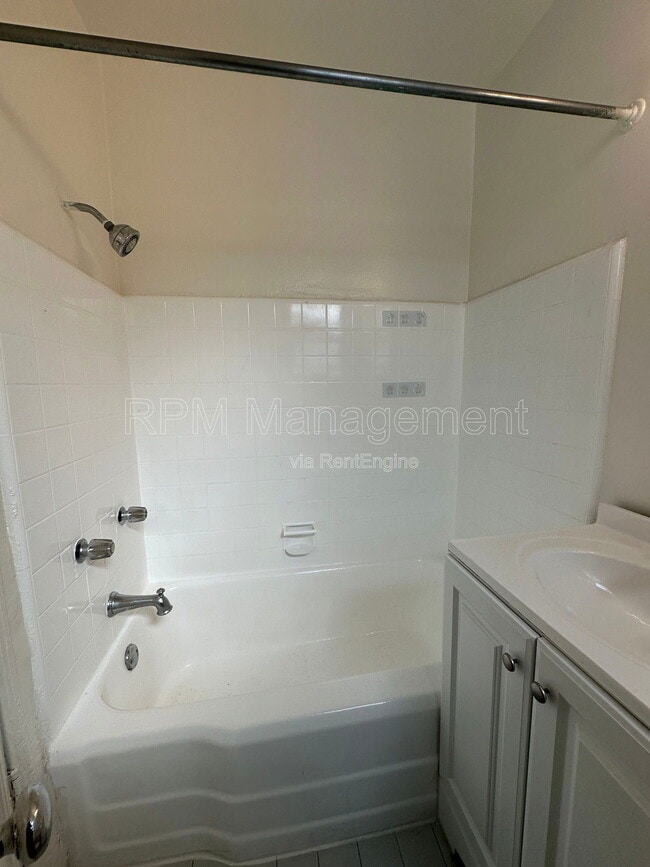 Photo - 1737 N Sycamore Ave Unidad 112