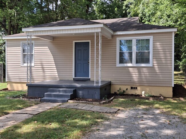 Building Photo - 825 Crestline Cir NW