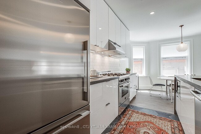 Photo - 795 College St Unit 3B