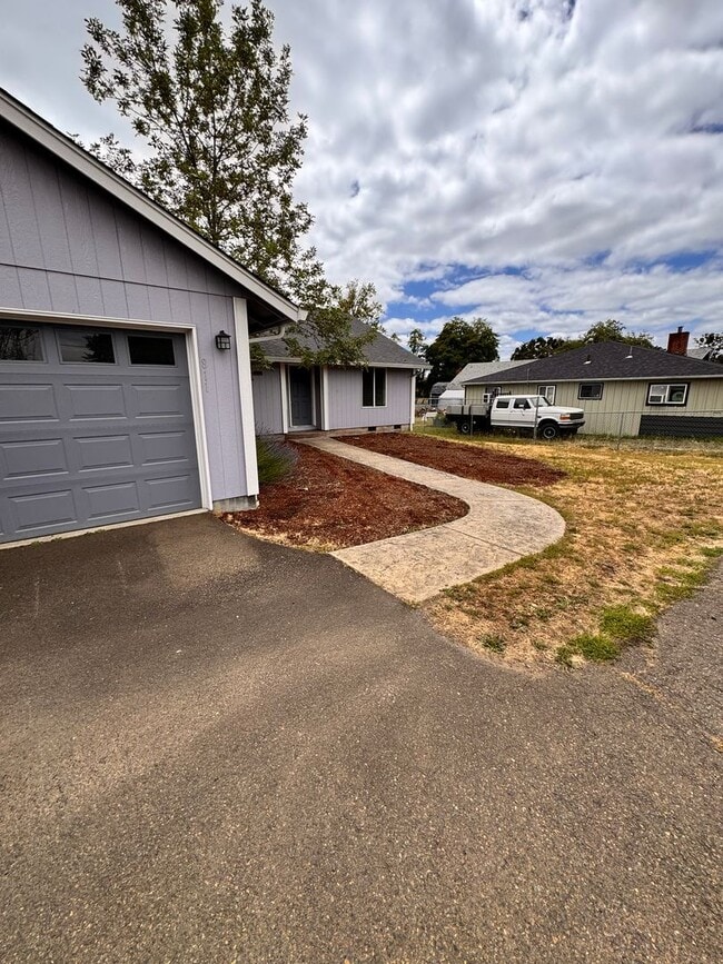 811 NE Newton Creek Rd