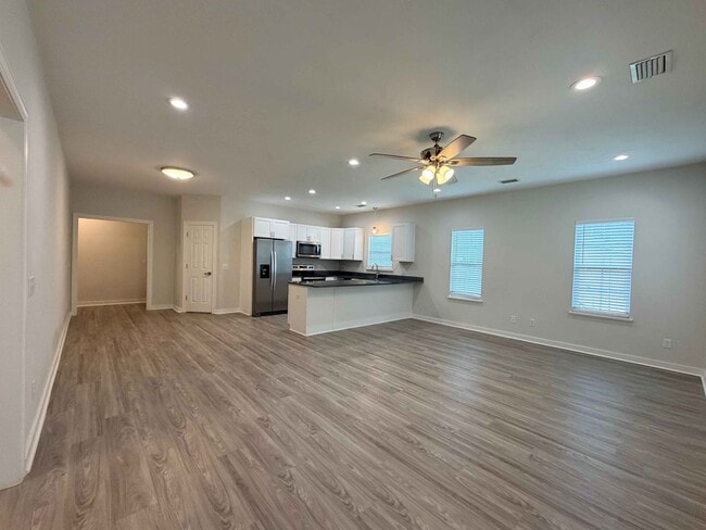 2040 Harriet Dr