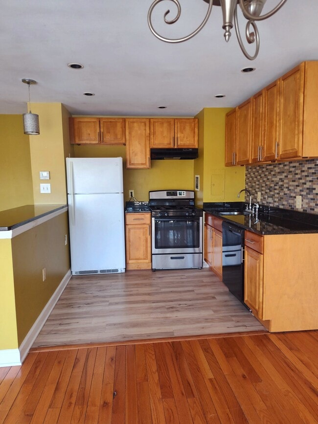 Building Photo - 1806 Metzerott Rd