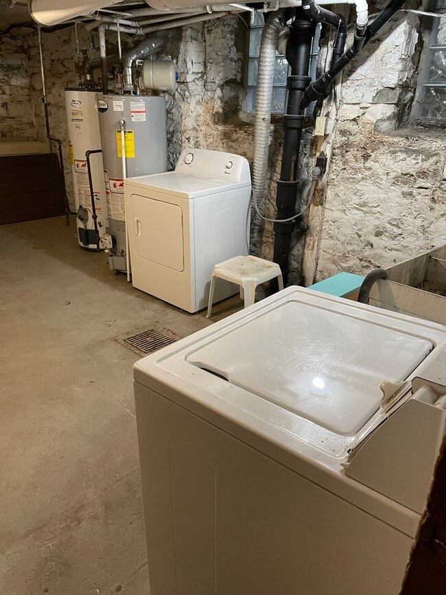 Photo - 5422 Howe St