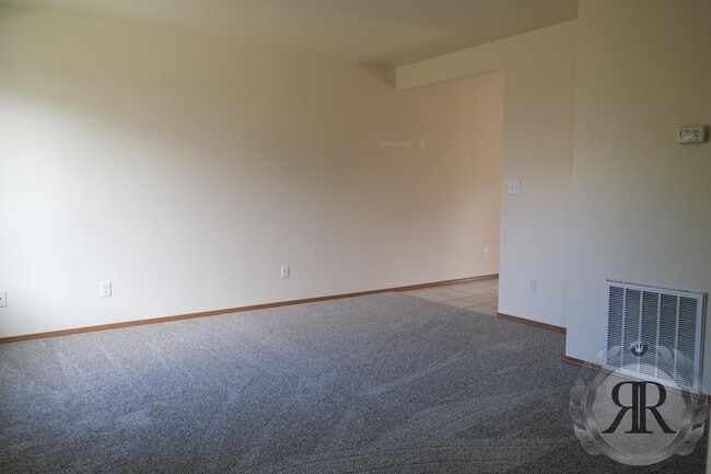 Photo - 2 Bedroom, 1 1/2 Bath Townhouse - Move In Ready!