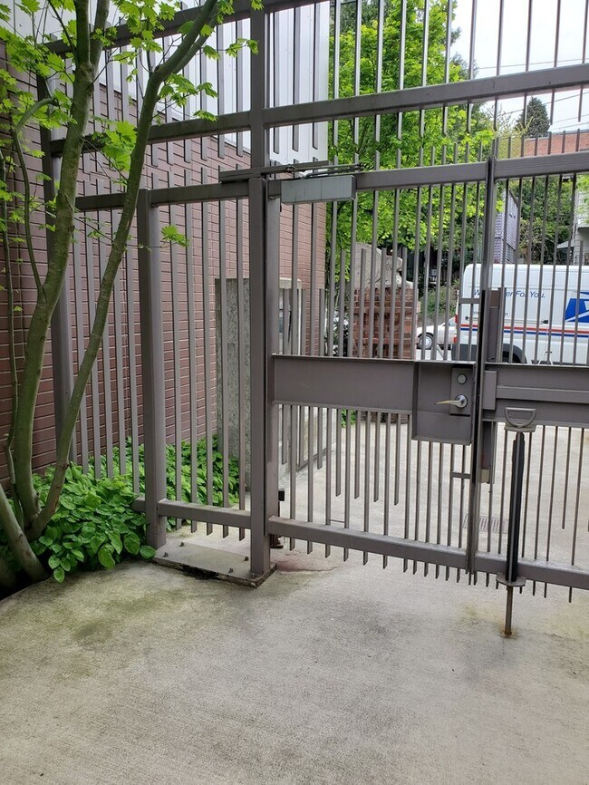 Photo - 711 Bellevue Ave E Unidad 309