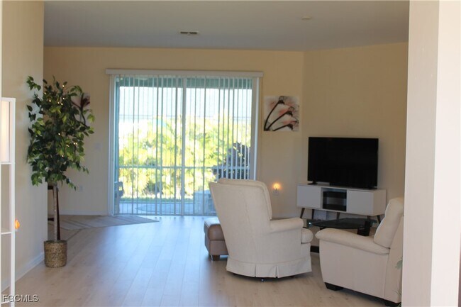 Photo - 2425 Embers Pkwy W