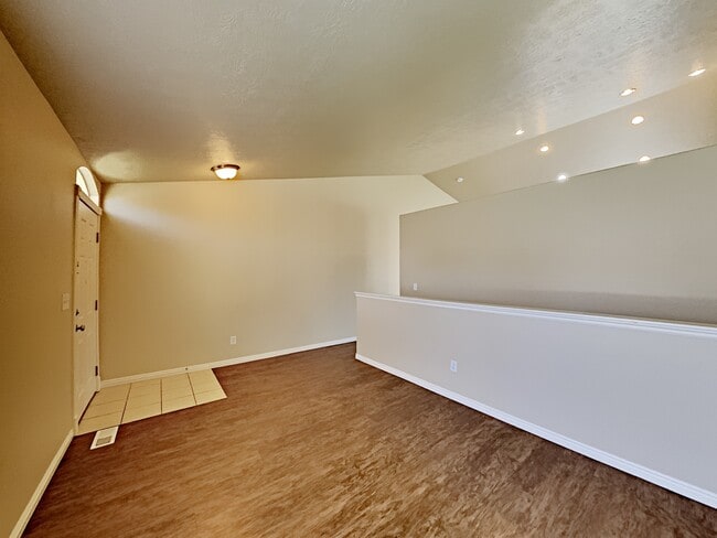 Photo - 163 Crystal Bay Dr