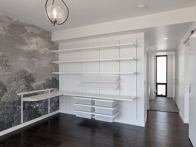 Building Photo - "Spacious 2-Bed, 2-Bath Gem in the Heart of Phoenix - 1188 Sq Ft of Modern Living!"