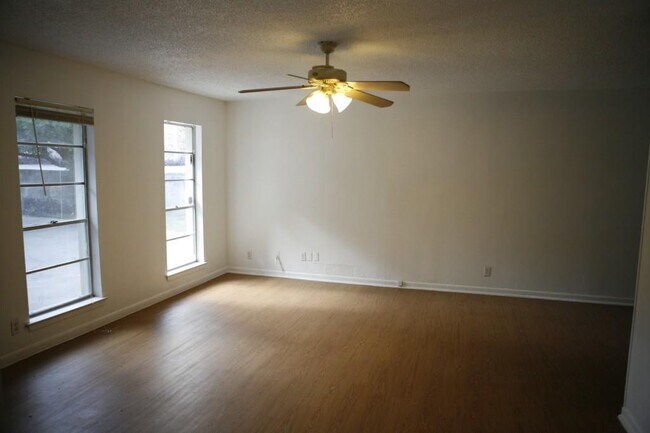 Photo - 3402 S Oak Dr Unidad B