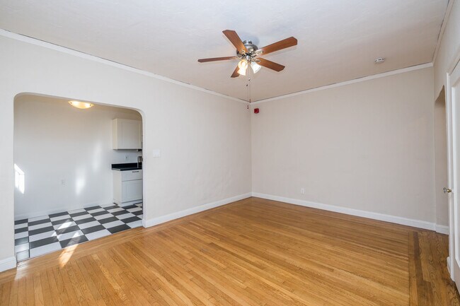 Photo - 421 Van Dyke