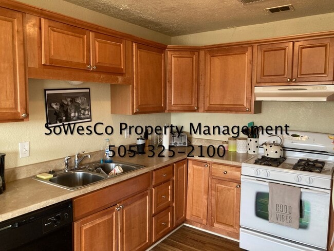 Photo - Cute 3 Bedroom Home with beautiful Kitchen