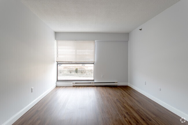 1BR, 1BA, - 520SF