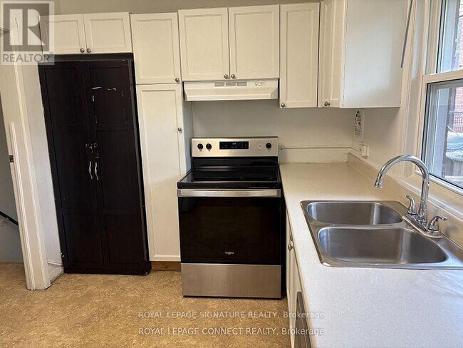 Photo - 4130 Lawrence Ave E