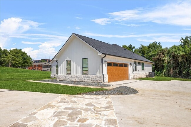 Photo - 2318 Progress Dr