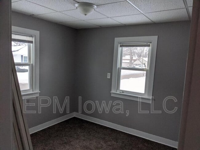 Photo - 609 1st St W