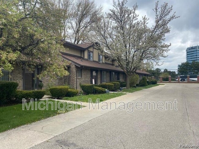 Building Photo - 28129 Franklin Rd Unit 112