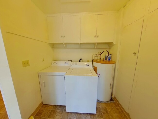 Photo - 5 bedroom house near campus! 2 Months free...