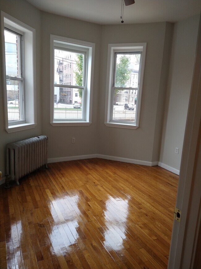 Building Photo - 1189 Commonwealth Ave Unit 2