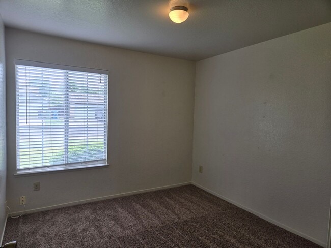 Photo - 348 Leffler Pl