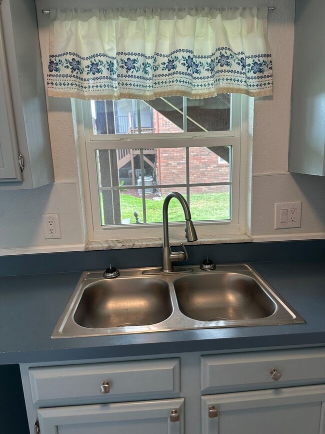 Photo - Lake Bentley Shores Condo for Rent | 2 Bed | 2 Bath Unit K9