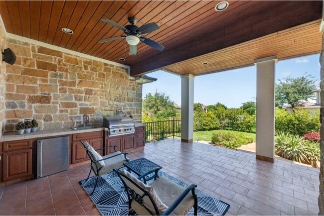 Photo - 102 Kildrummy Ln
