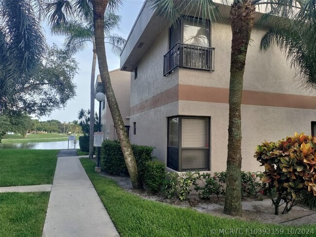 Building Photo - 2852 Carambola Cir S Unit 2852