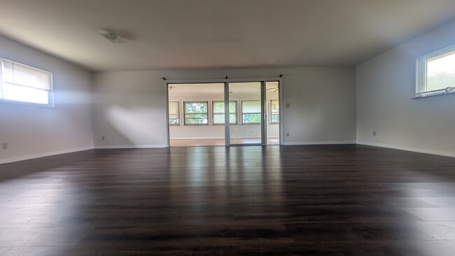 Building Photo - 701 Edgecliff St Unit 2.0