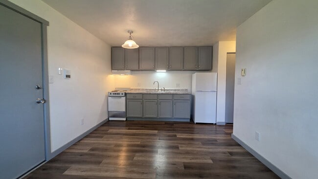 Building Photo - Cozy 1 bedroom lower Unit 3