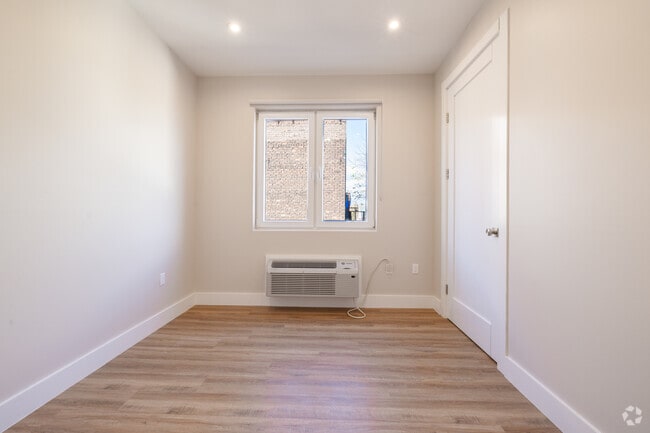 3BR, 2BA - 1,000SF - 2nd Bedroom