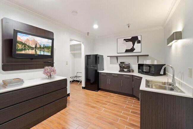 Photo - ONTARIO EXTENDED STAY LODGING WITH ALL UTI...