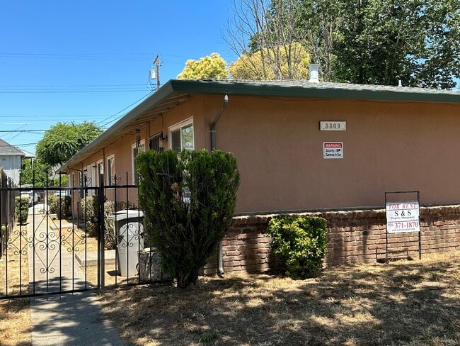 Building Photo - 3309 Y St Unit #D