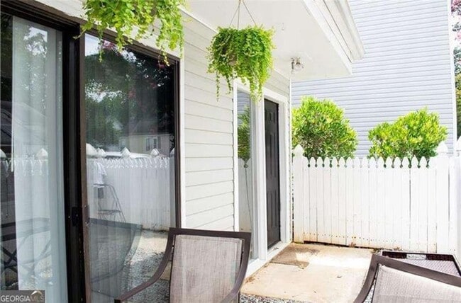 Photo - 2685 Meadowlawn Dr