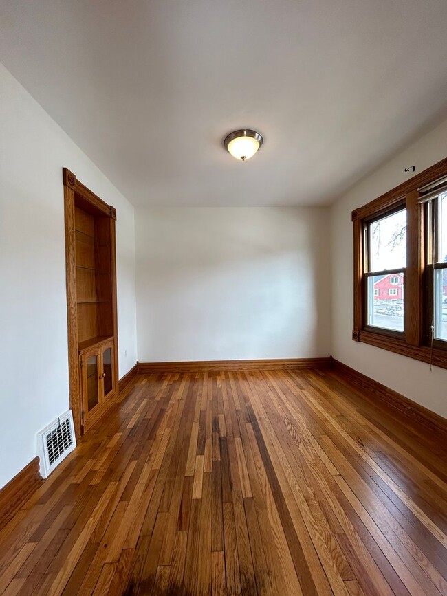 Photo - Beautiful 2 Bedroom 2 Bathroom House