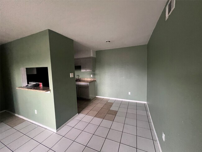 Photo - 8034 Antoine Dr Unidad 116