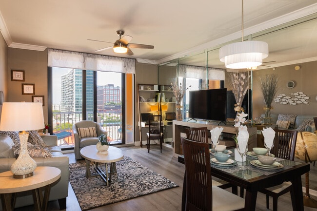 Building Photo - 651 Okeechobee Blvd Unit 1008 Rental