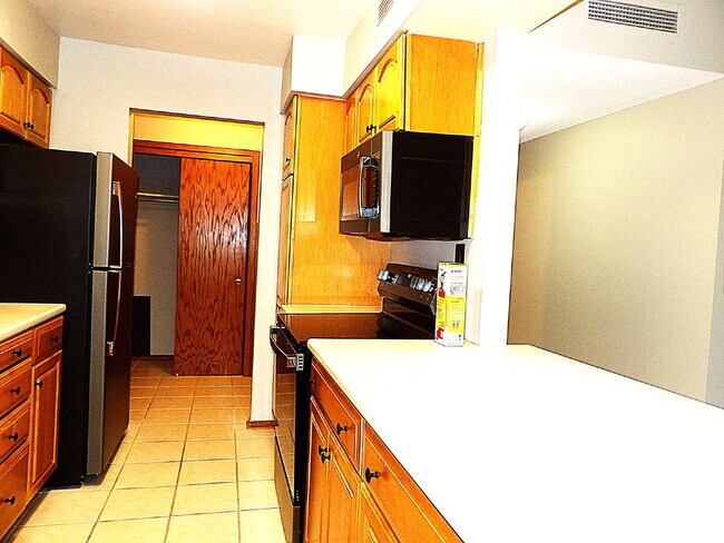 Beautiful 2 Bed | 2 Bath Condo in Roseville