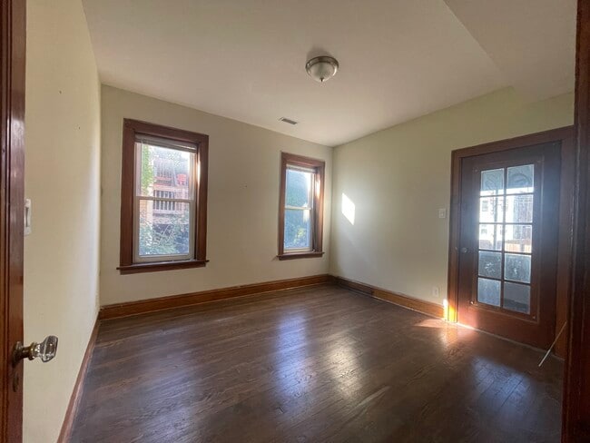 Photo - 2252 N Monticello Ave Unidad 2