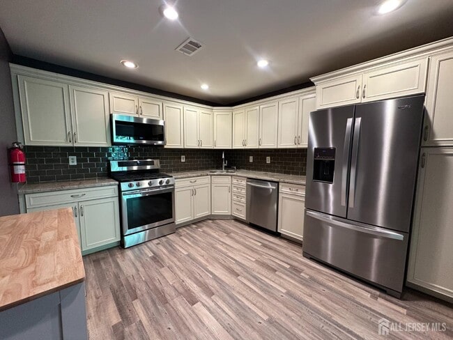 Photo - 214 Sapphire Ln