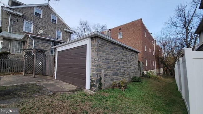 Photo - 1806 Garrett Rd