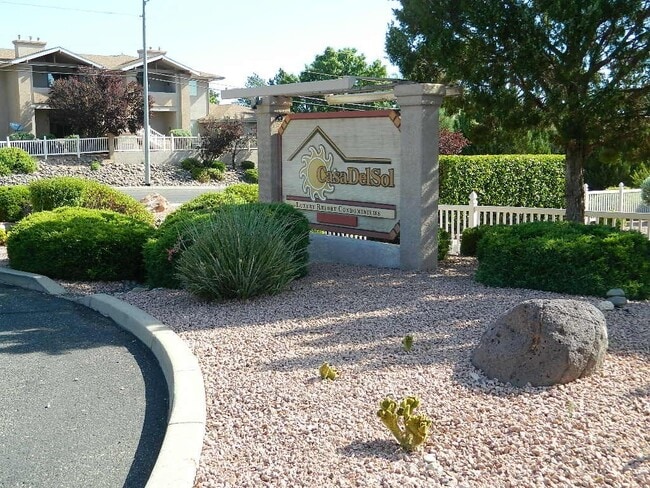 Photo - 985 E Mingus Ave