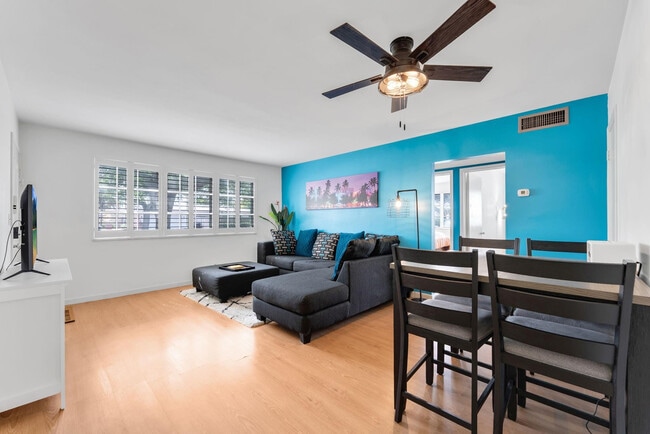 Photo - 1821 NE 62nd St Unidad 301