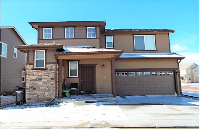 Building Photo - Spacious 3-Bedroom Home – Stunning Views &...